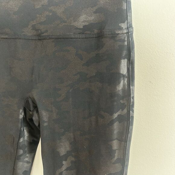 Spanx Leggings Women's Faux Leather Camo Print High Rise Compression Sz L - Picture 3 of 5